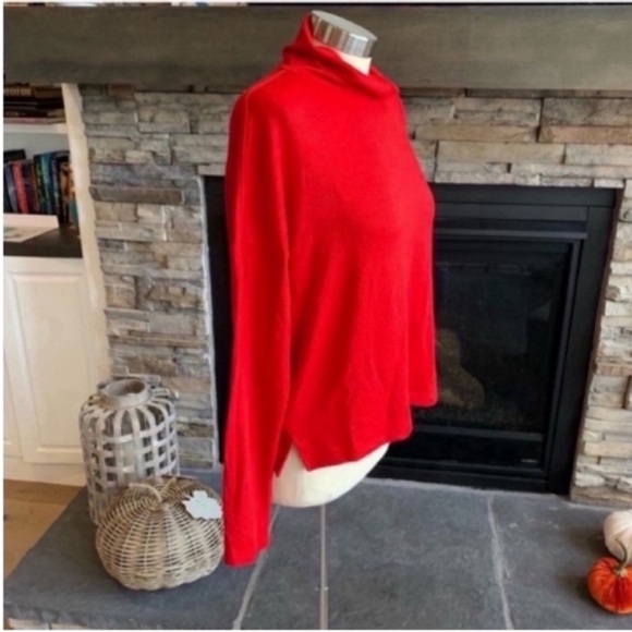 Banana Republic Scarlet Long Sleeve Tee - Picture 5 of 10